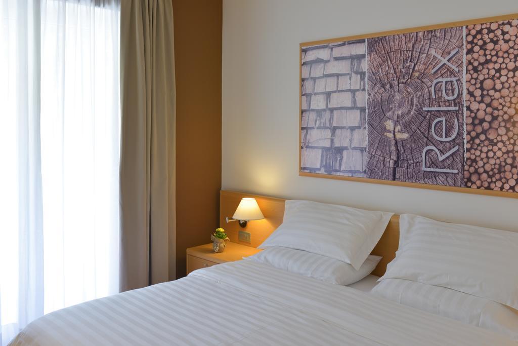 Vital Hotel Flora コマーノ・テルメ エクステリア 写真