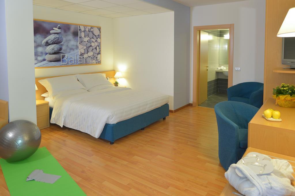Vital Hotel Flora コマーノ・テルメ エクステリア 写真